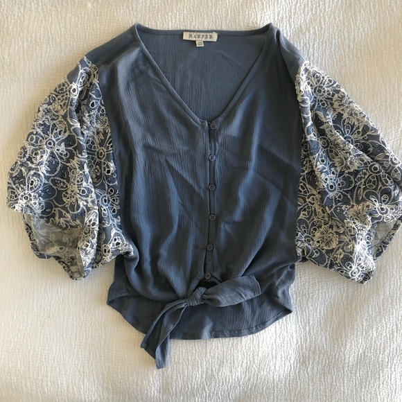 Eyelet sleeve top - Picture 2 of 6